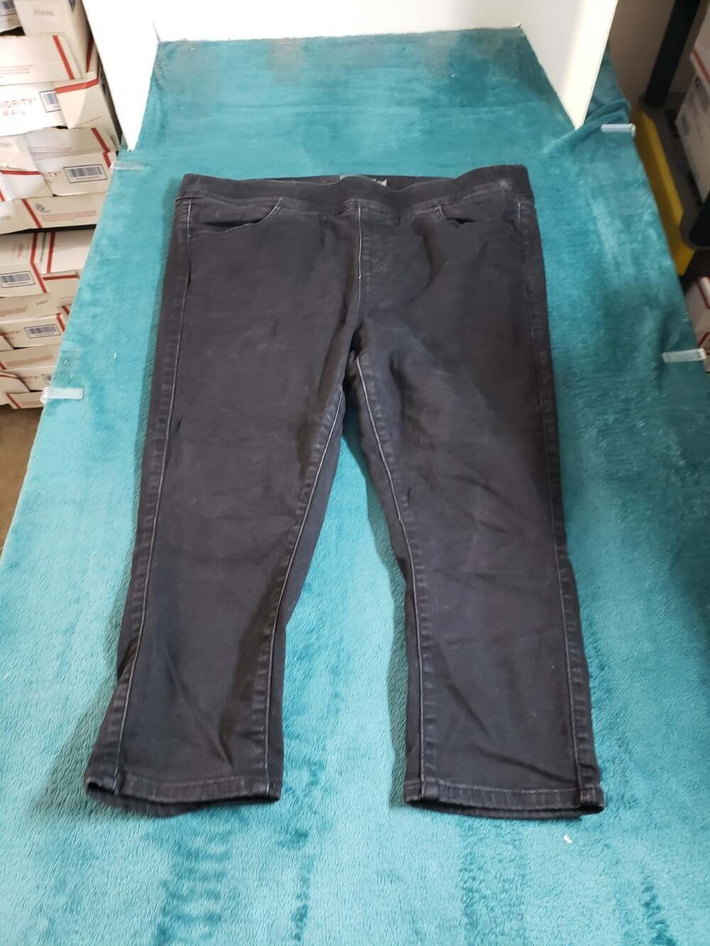 Torrid Jeans Size 2 Womens Black Stretch Pull On Pants Ladies Mid Rise Cropped
